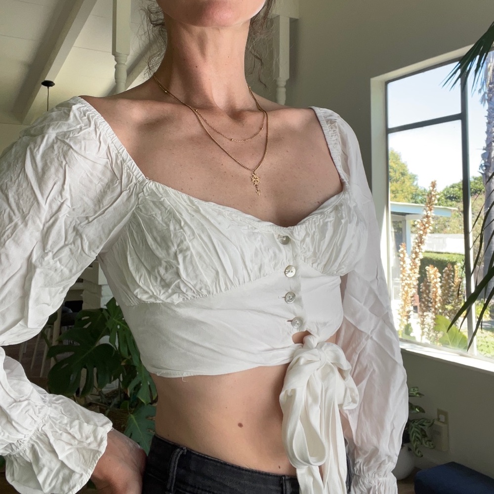 Buttoned Crop Top - Picture 3 of 5